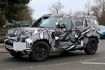 Land Rover показал фотографии с тестов внедорожника Defender нового поколения